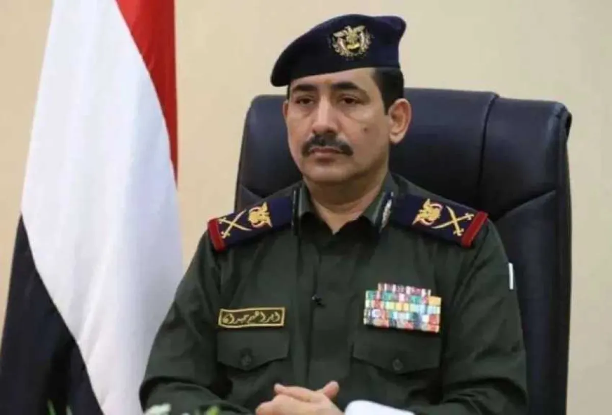 كاتب صحفي يكشف ”سجوناً سرية” ويهاجم وزير الداخلية بعدن: ”لا يملك قرار تغيير شرطي”!