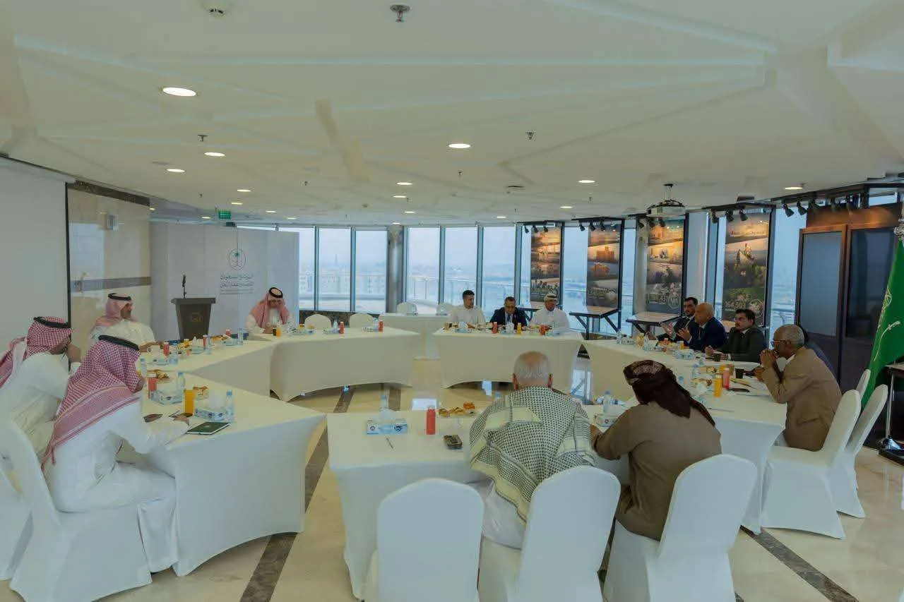 عاجل ترتيبات لمؤتمر "حوار جنوبي - جنوبي" برعاية المملكة: لقاءات موسعة تجمع السفير آل جابر بقيادات المحافظات الجنوبية.