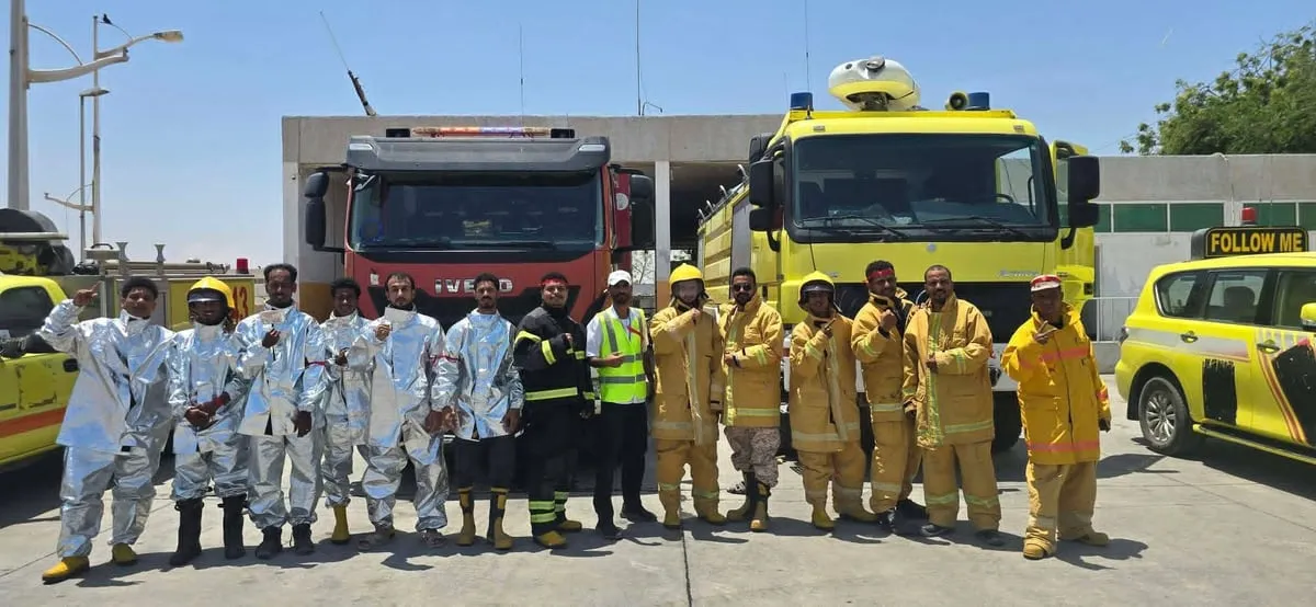 موظفو وعمال مطار الريان يرفعون الشارة الحمراء للمطالبة بإقالة المدير