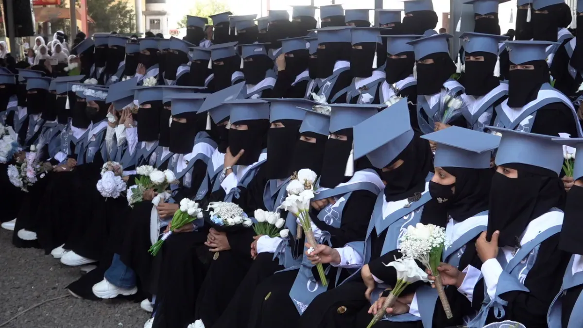 مدرسة الزهراء بالمخا تحتفي بتخريج الدفعة 28 من الثانوية العامة