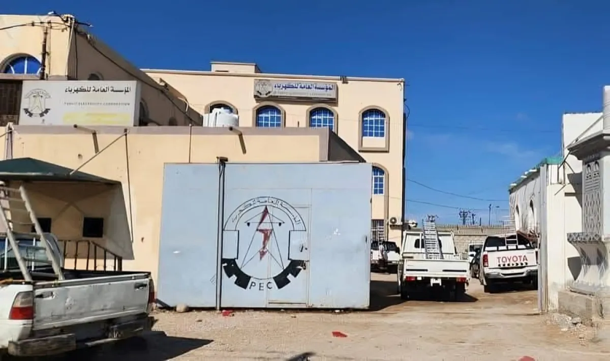 المهرة.. خروج كلي لمنظومة الكهرباء بـ“الغيضة” إثر احتجاجات ومصادرة شحنة وقود في “قشن” (فيديو)
