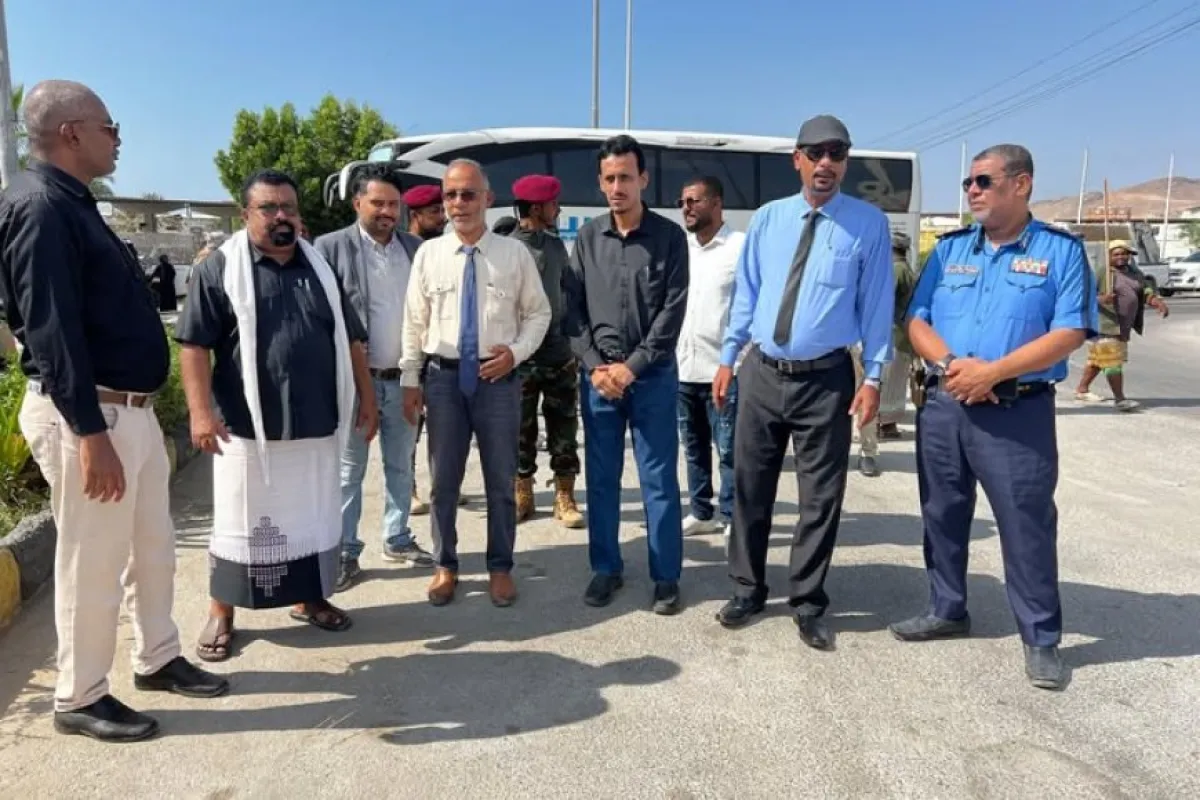 وكيل حضرموت الجيلاني يدشن حملة النظافة والتحسين الشاملة «نظيفة بأهلها» بمدينة المكلا