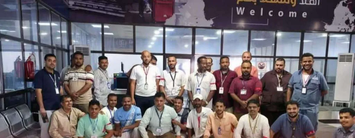 احتجاجات عمالية في مطار الريان بالمكلا تطالب بهذا الأمر