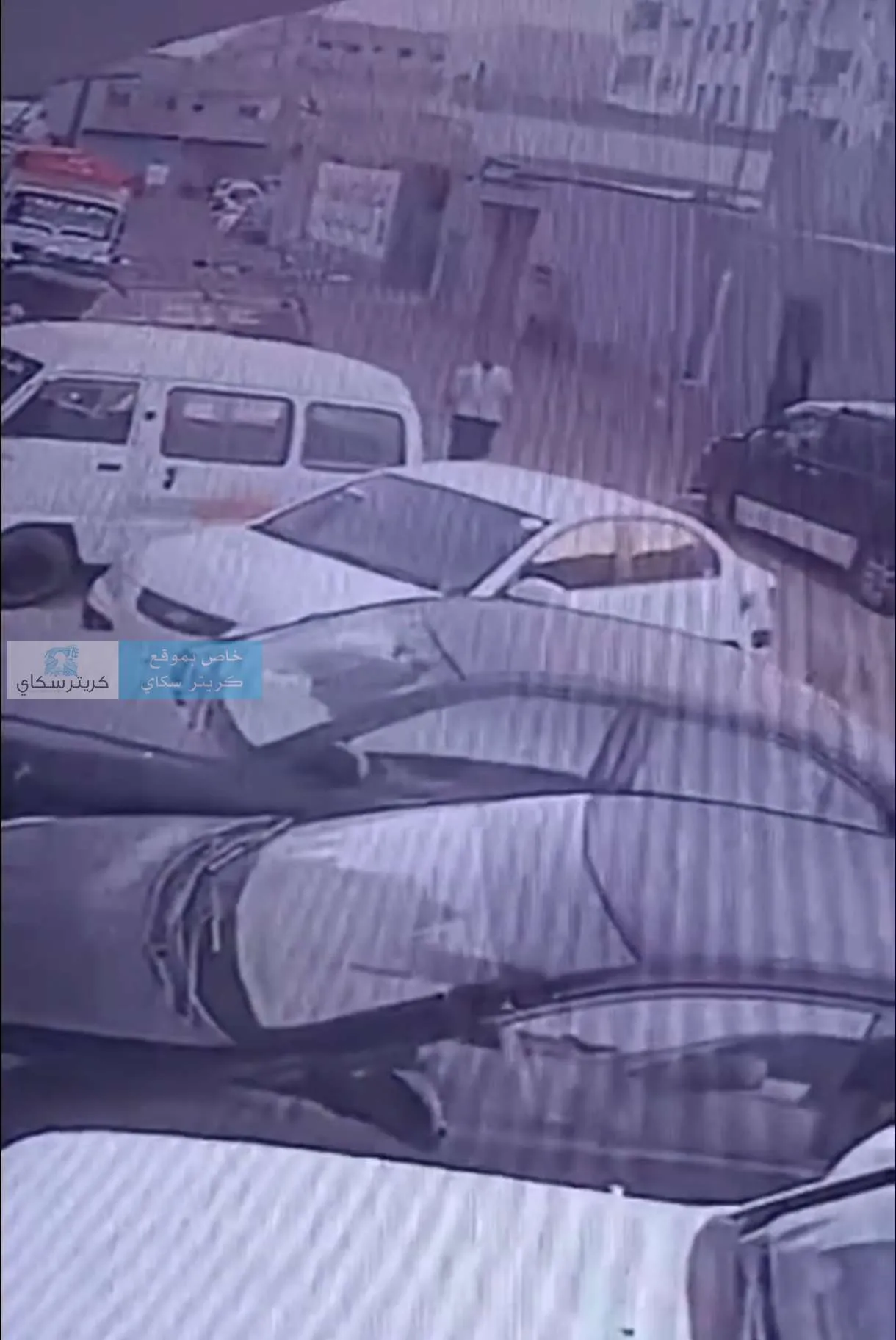 يمارس نشاطه منذ رمضان.. لص يسرق الباصات ويثير الذعر بعدن