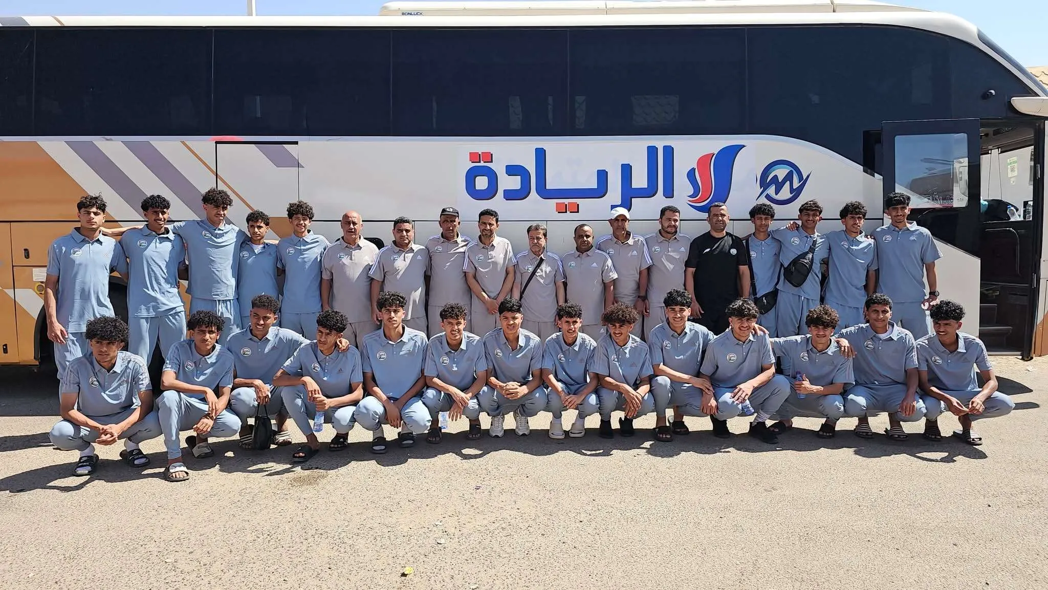 بعثة منتخب الناشئين تتحرك من مدينة شرورة في الطريق إلى جدة السعودية