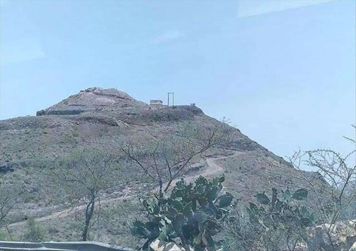 الحو. ثيون يطلقون النار على مواطنين ويمنعونهم من الوصول إلى أراضيهم