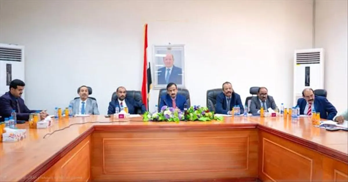 تنفيذي شبوة يستعرض الأداء المالي والخدمي ويقر إجراءات لتحسين الخدمات
