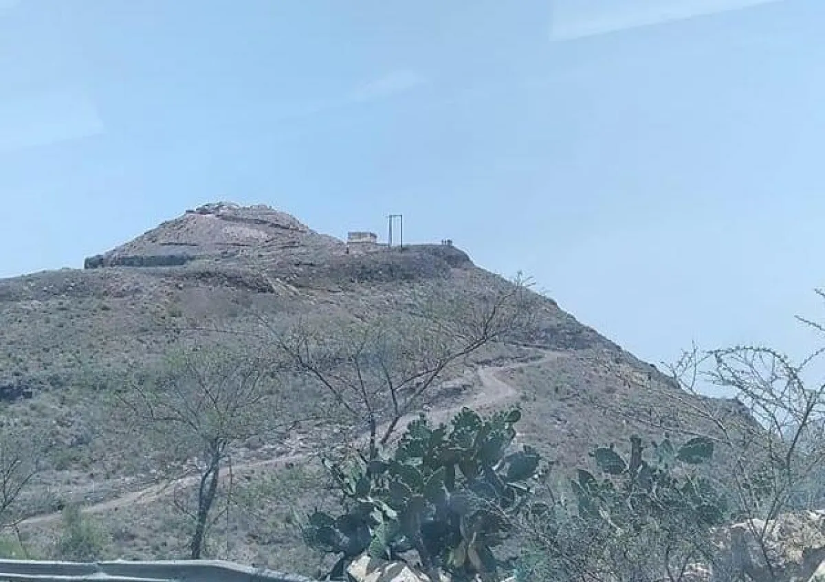 إب..مليشيا الحوثي تطلق النار على مواطنين حاولوا الصعود إلى أراضيهم في جبل تحتله بالسياني