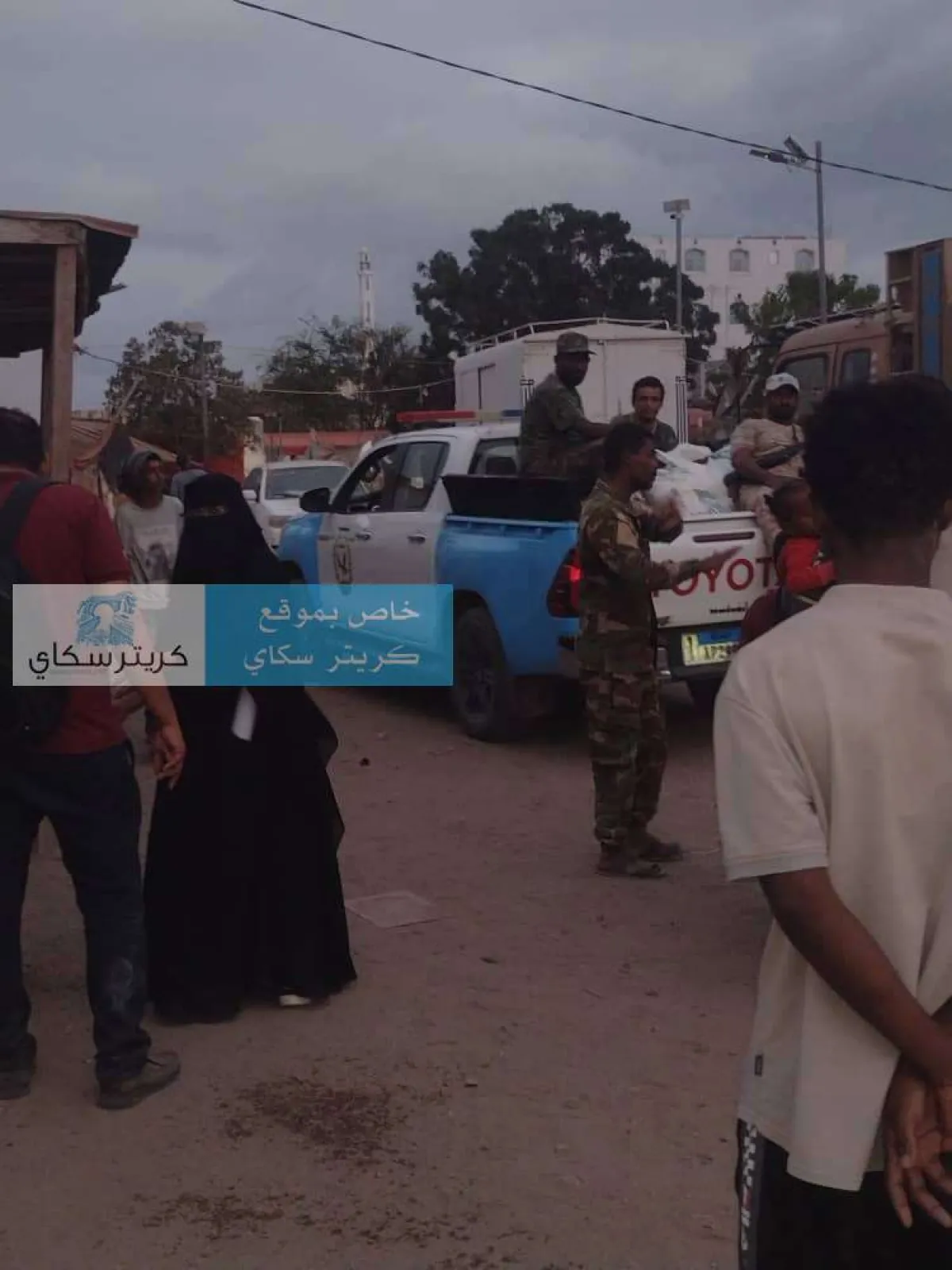 معاناة 1500 أسرة نازحة في عدن وسط اتهامات بانتهاكات ومطالبات بالتدخل العاجل