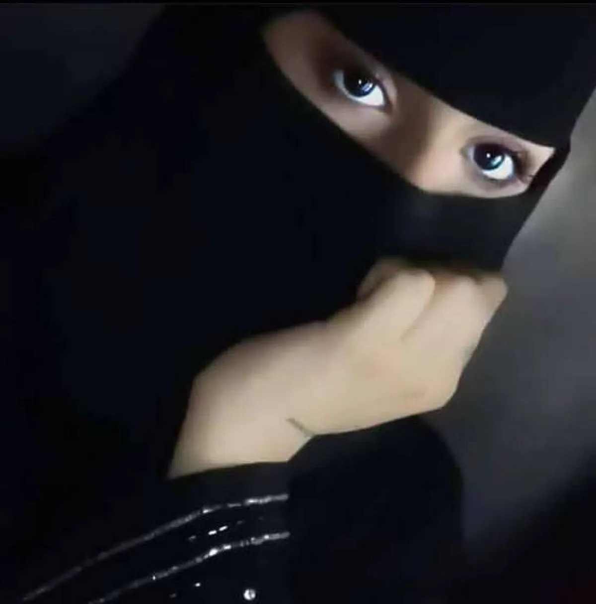 مصدر أمني: توضيح بشأن قيام طالبة باطلاق النار على زميلها في كلية الهندسة بعدن(انفراد لكريتر سكاي)