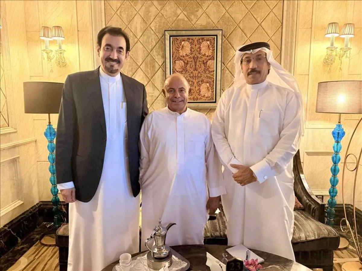 البيض يشيد بالخنبشي: حضرموت بحاجة لقيادة قوية تعزز الاستقرار والخدمات