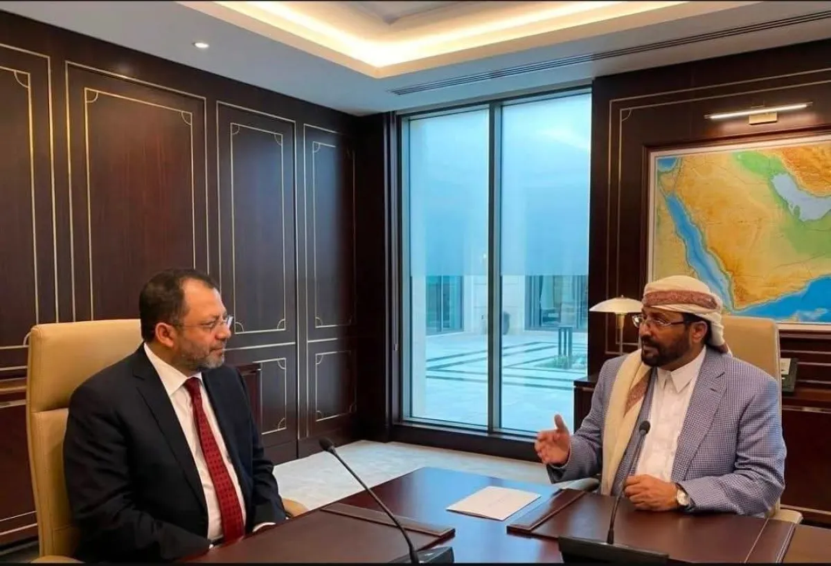 عضو الرئاسي اليمني “سلطان العرادة” يناقش مع وزير الكهرباء إنجاز الصيانة العمرية لمحطة مأرب الغازية