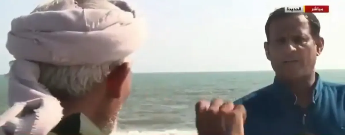 اعتداء على مراسل الجزيرة في الحديدة أثناء بث مباشر وإيقاف مداخلته على الهواء - (فيديو)
