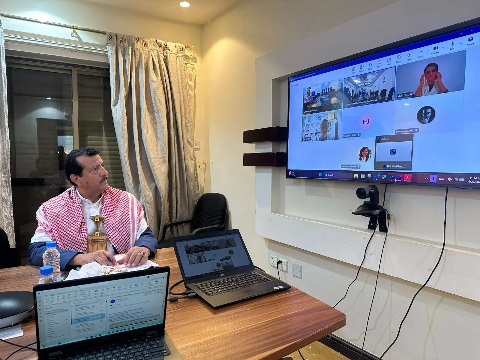 الوكيل مفتاح يناقش مع برنامج الاغذية العالمي تعزيز الاستجابة في مأرب ويشيد بإعادته المستبعدين من المساعدات