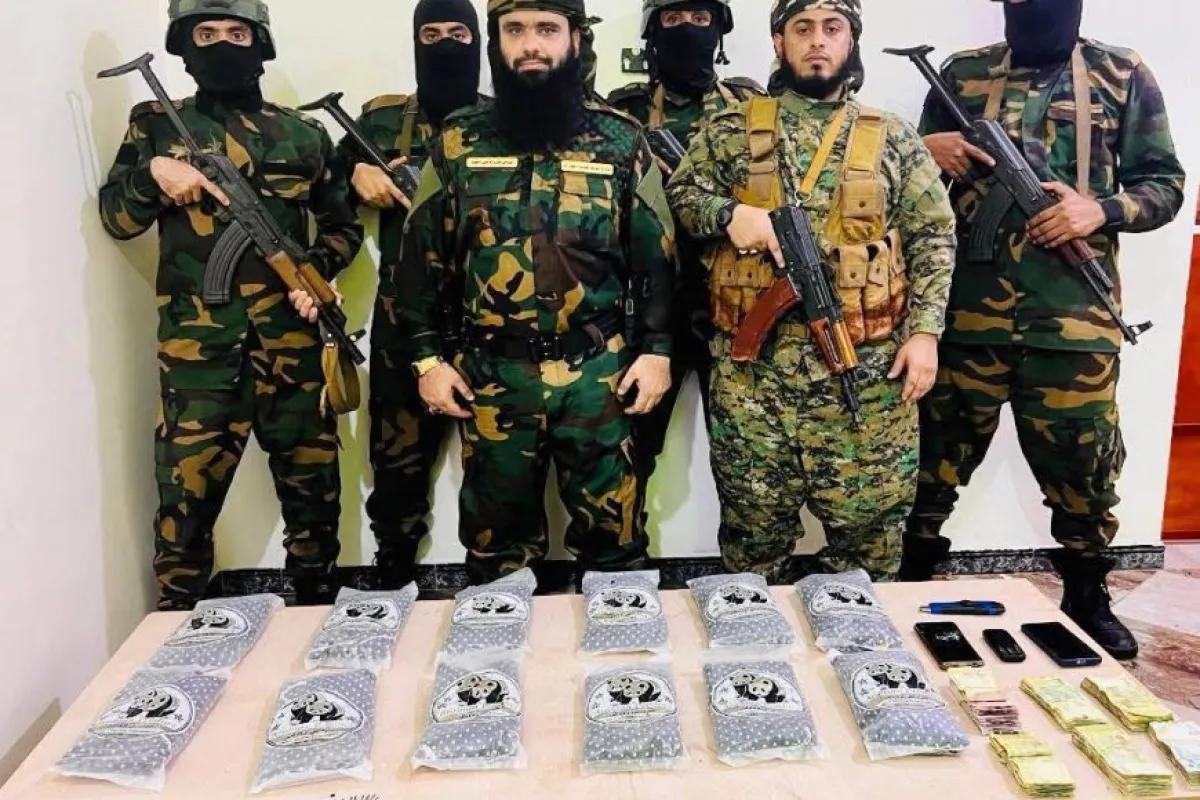 عدن.. الإطاحة بثلاثة متهمين وضبط 12 كيلو حشيش في عملية نوعية ببئر فضل