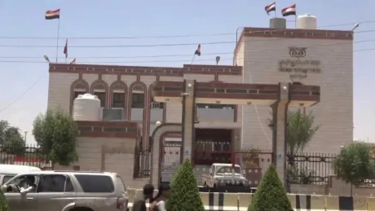 اذلال في الخدمات رغم توريد الإيرادات.. "وحدوية" عدن و"انفصالية" الآخرين
