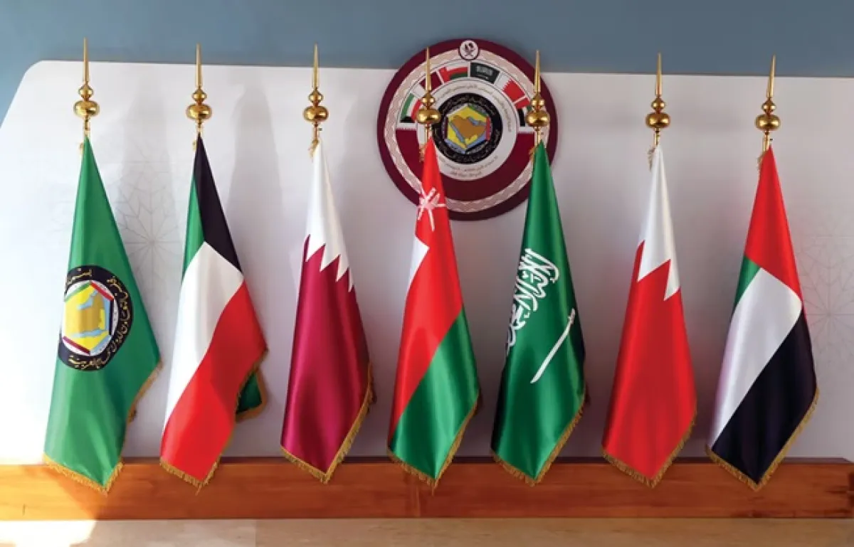 القمة الخليجية في جدة ترفض إغلاق هرمز وتدعو لتسريع مشاريع الربط والتكامل الدفاعي