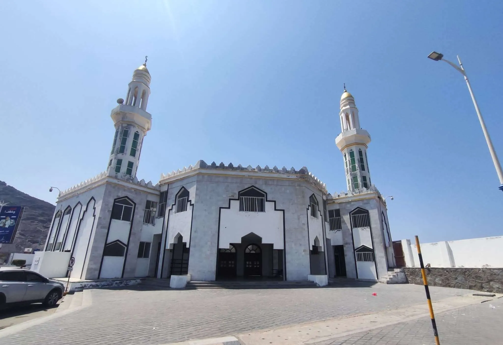 مطالبات بفتح مسجد عدن مول طوال اليوم لخدمة الزوار