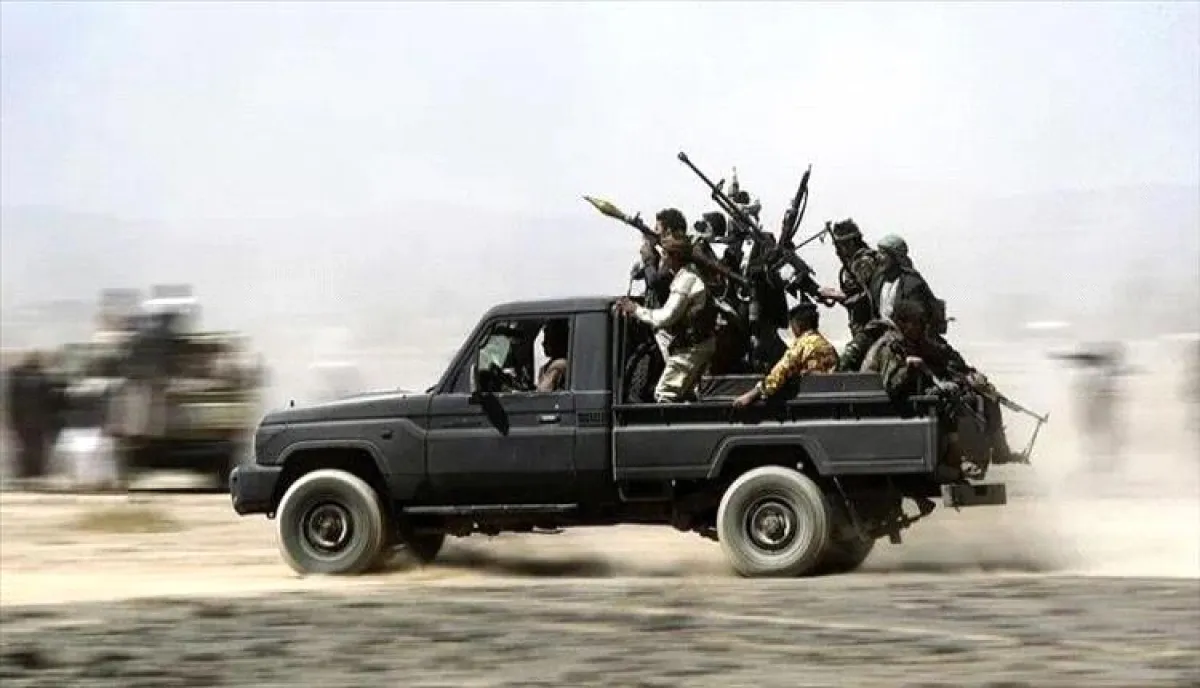 مسلحون حوثيون يداهمون قرية شرق إب ويختطفون 5 أشخاص فجرًا