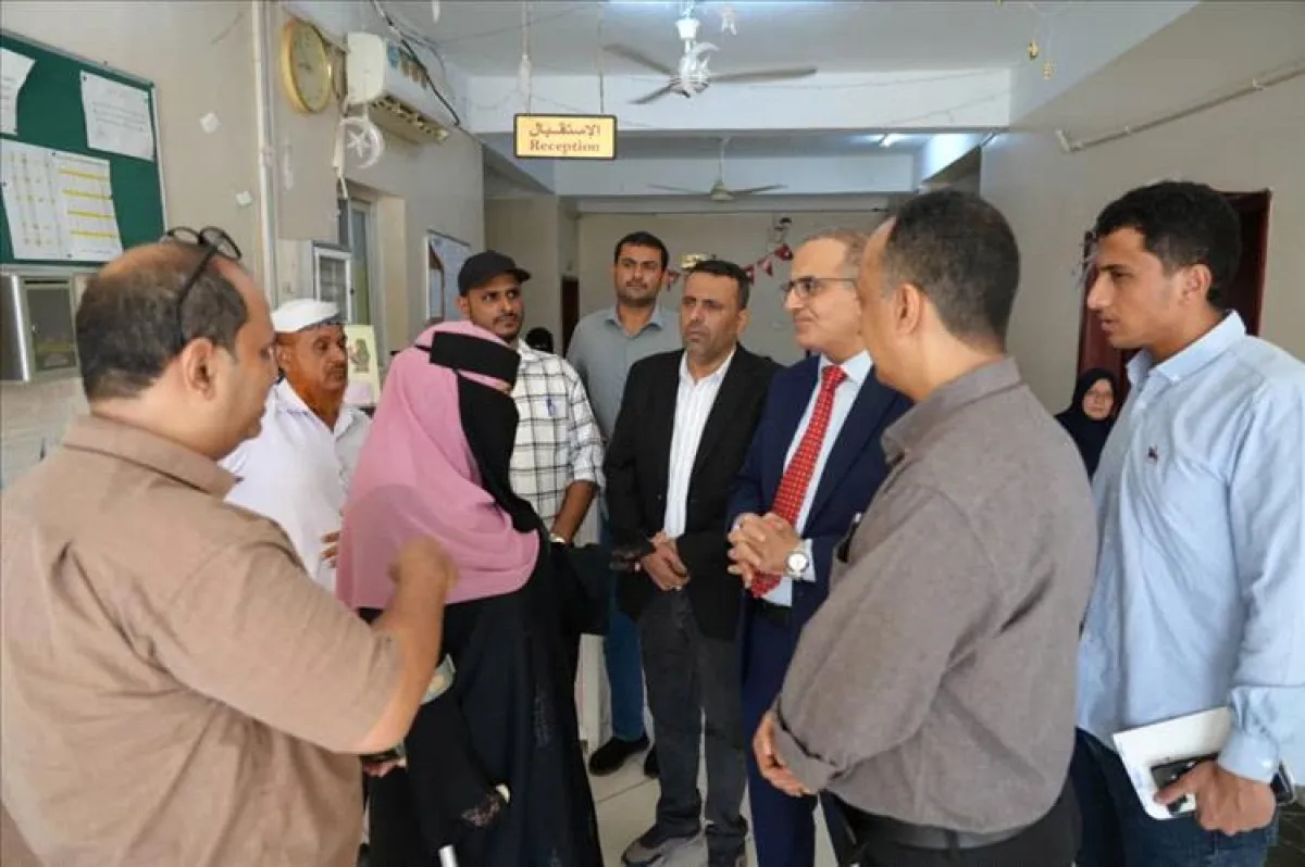 وزير الصحة يتفقد مرافق الرعاية الأولية في خور مكسر ويؤكد دعم تطوير الخدمات الصحية بعدن