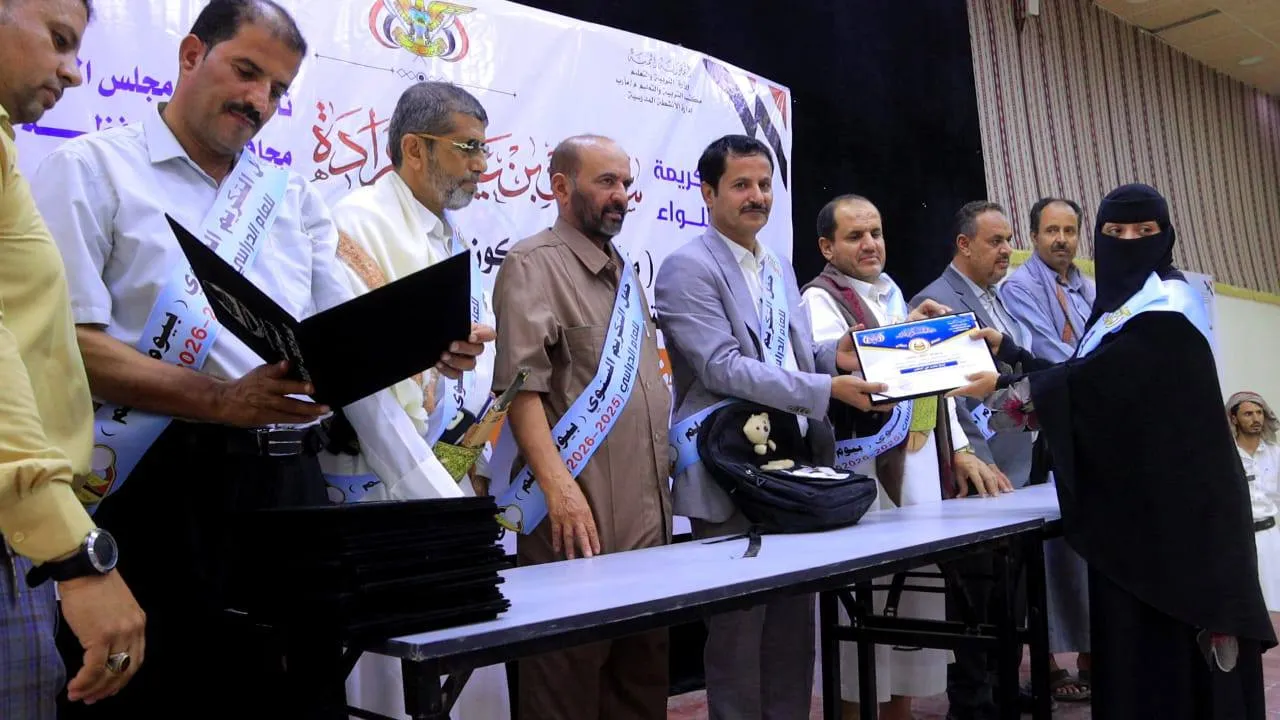 سلطة مأرب المحلية تكرّم 115 كادراً تربوياً وتؤكد أن المعلم حجر الزاوية في مواجهة “مشاريع التجهيل”