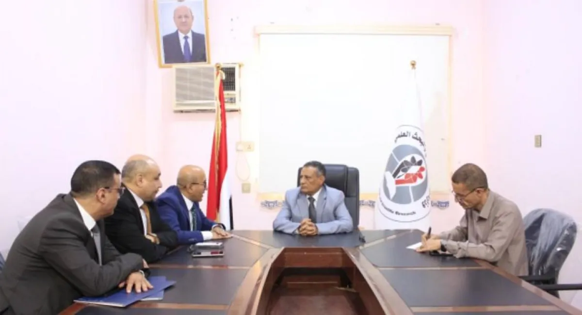 الوزير القدسي يبحث تعزيز التعاون الأكاديمي ودعم البحث العلمي مع الأكاديمية العربية بعدن