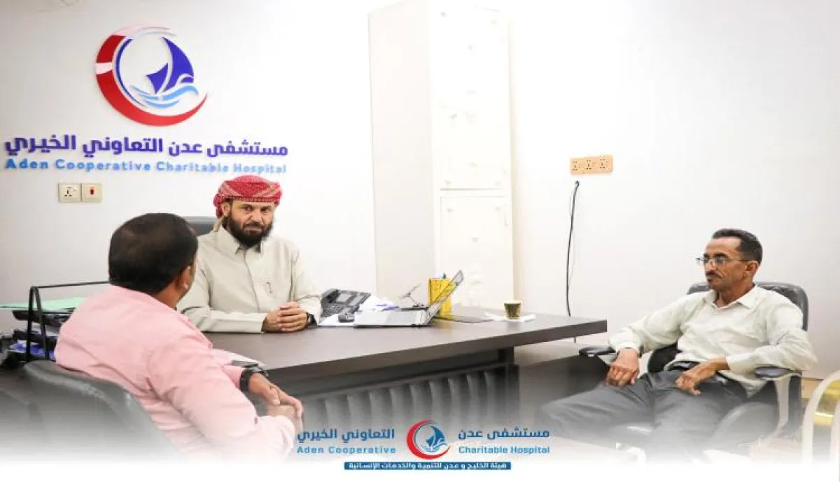 السلطة المحلية بمديرية سرار تُكرم "هيئة الخليج وعدن للتنمية والخدمات الإنسانية" تقديراً لجهودها الإنسانية