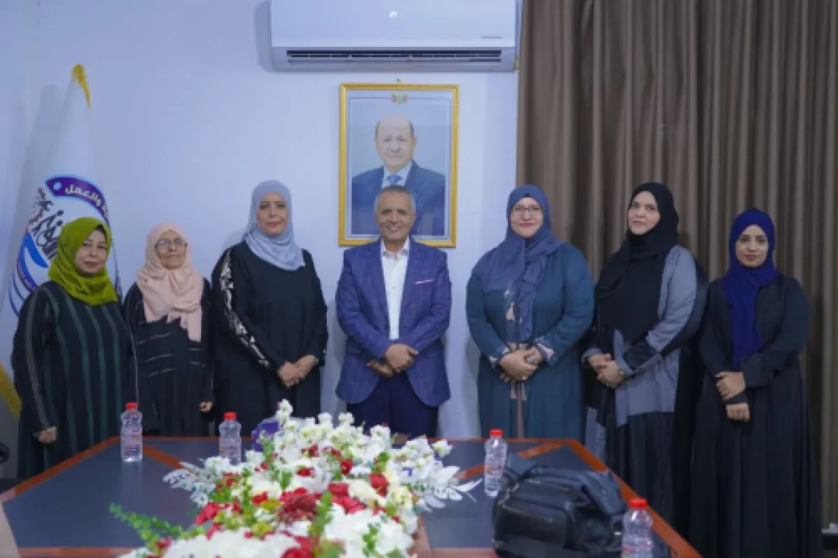 وزير الشؤون الاجتماعية والعمل يناقش مع رئيسة اللجنة الوطنية للمرأة تعزيز الشراكة وتطوير سياسات التمكين
