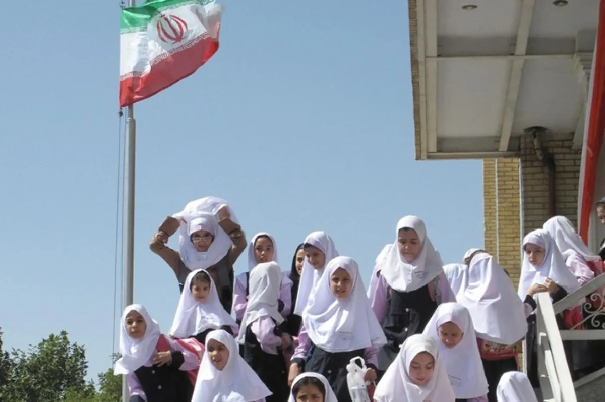 دولتان خليجيتان تغلقان 7 مدارس إيرانية