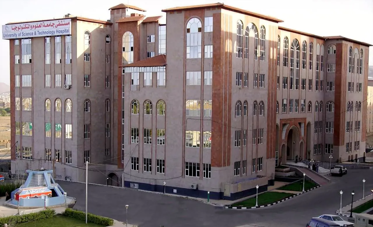 تهديدات حوثية بفصل أكثر من 40 موظف أمن في مستشفى جامعة العلوم بصنعاء
