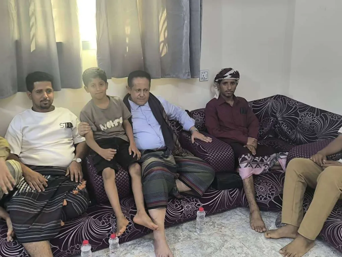 القائم بأعمال الأمين العام يقدم واجب العزاء لأسرة الشهيد عبدالرحمن الشاعر ويؤكد رفض المجلس لاستهداف الكفاءات الوطنية