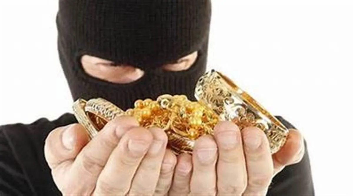 سرق الذهب وظنّ أنه أفلت.. تفصيل مفاجئ يقود للإطاحة بلص تسلل إلى منزل امرأة في اليمن