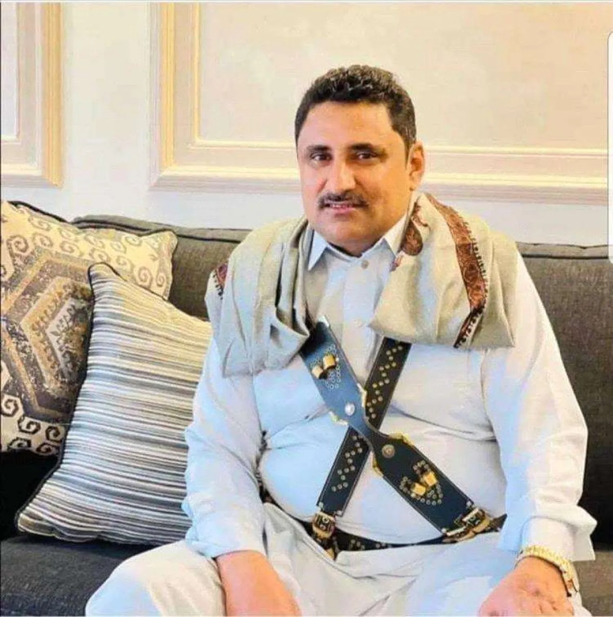 الإفراج عن الشيخ عصام هزاع في عدن يلقى ترحيبًا واسعًا