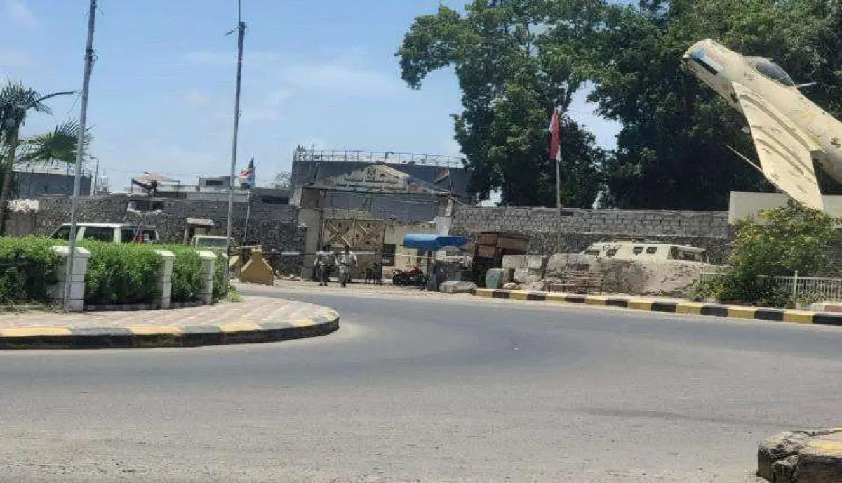عدن: إخلاء معسكر بدر وإعادة انتشار القوات نحو الجبهات