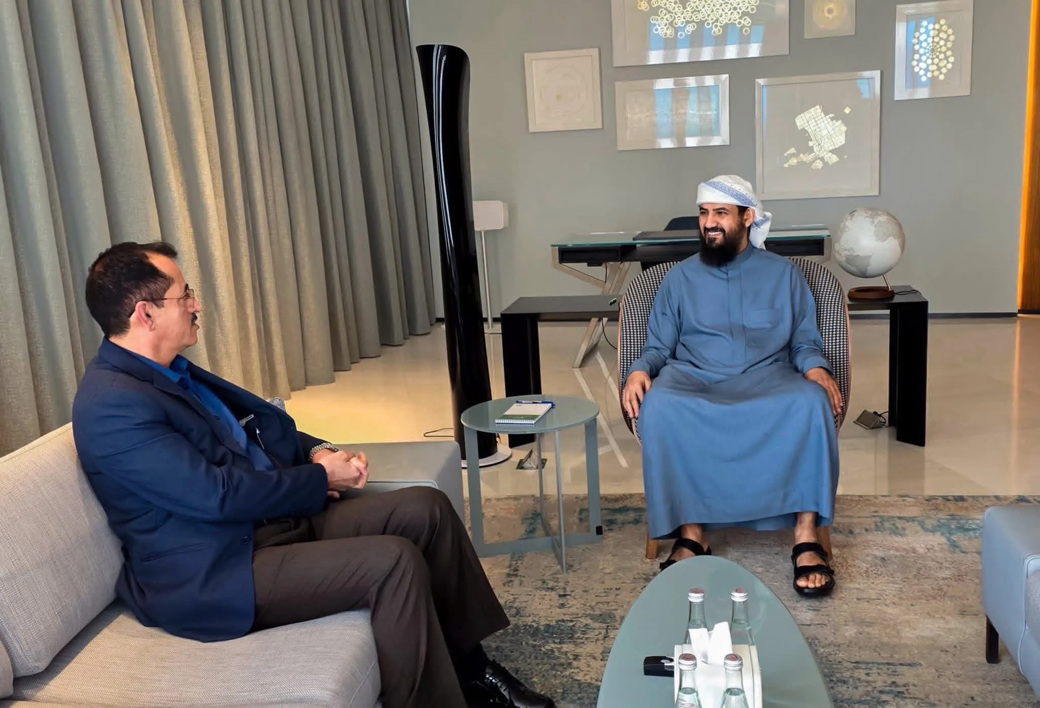 تعزيز الجاهزية وتوحيد القوات.. المحرّمي يناقش مع وزير الدفاع خطط تطوير المؤسسة العسكرية