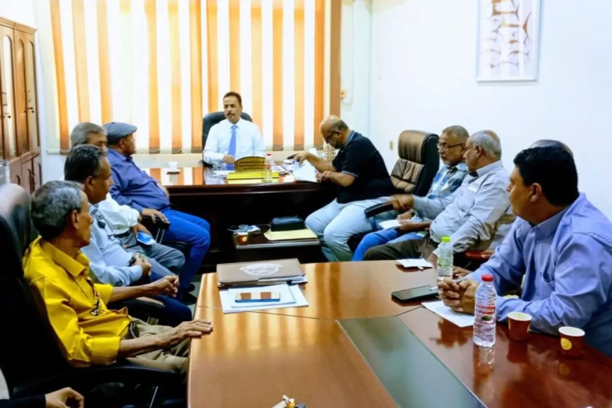 بناءً على توجيهات الوزير السقطري:اجتماع يناقش سير عمل نشاط جمع البيانات في مراكز الإنزال السمكي