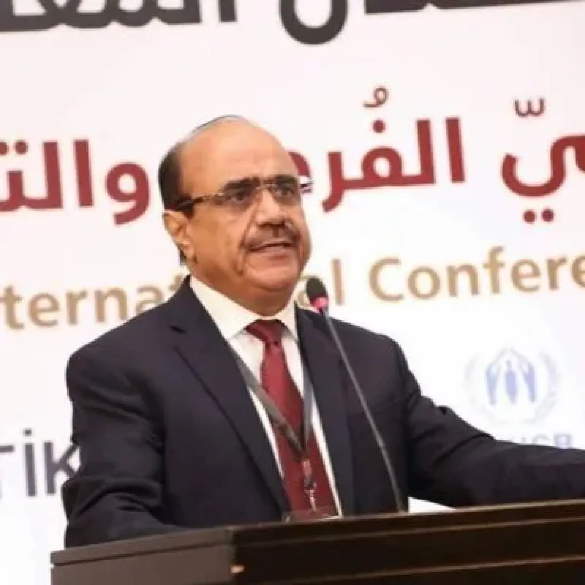 العمراني يحذّر من تصاعد الدعوات لتفتيت اليمن ويتهم أطرافًا إقليمية بدعمها