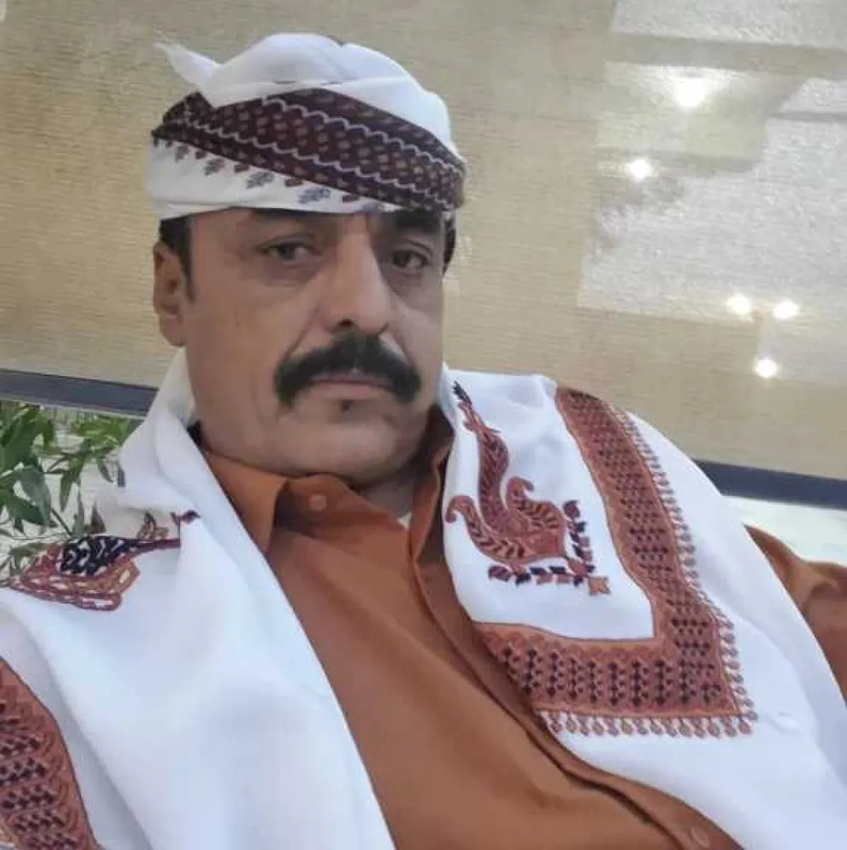 مأساة مضاعفة في شبوة.. مصرع ثلاثة مواطنين بحادث انقلاب سيارة أثناء استلامهم جثمان قريب قُتل داخل معسكر
