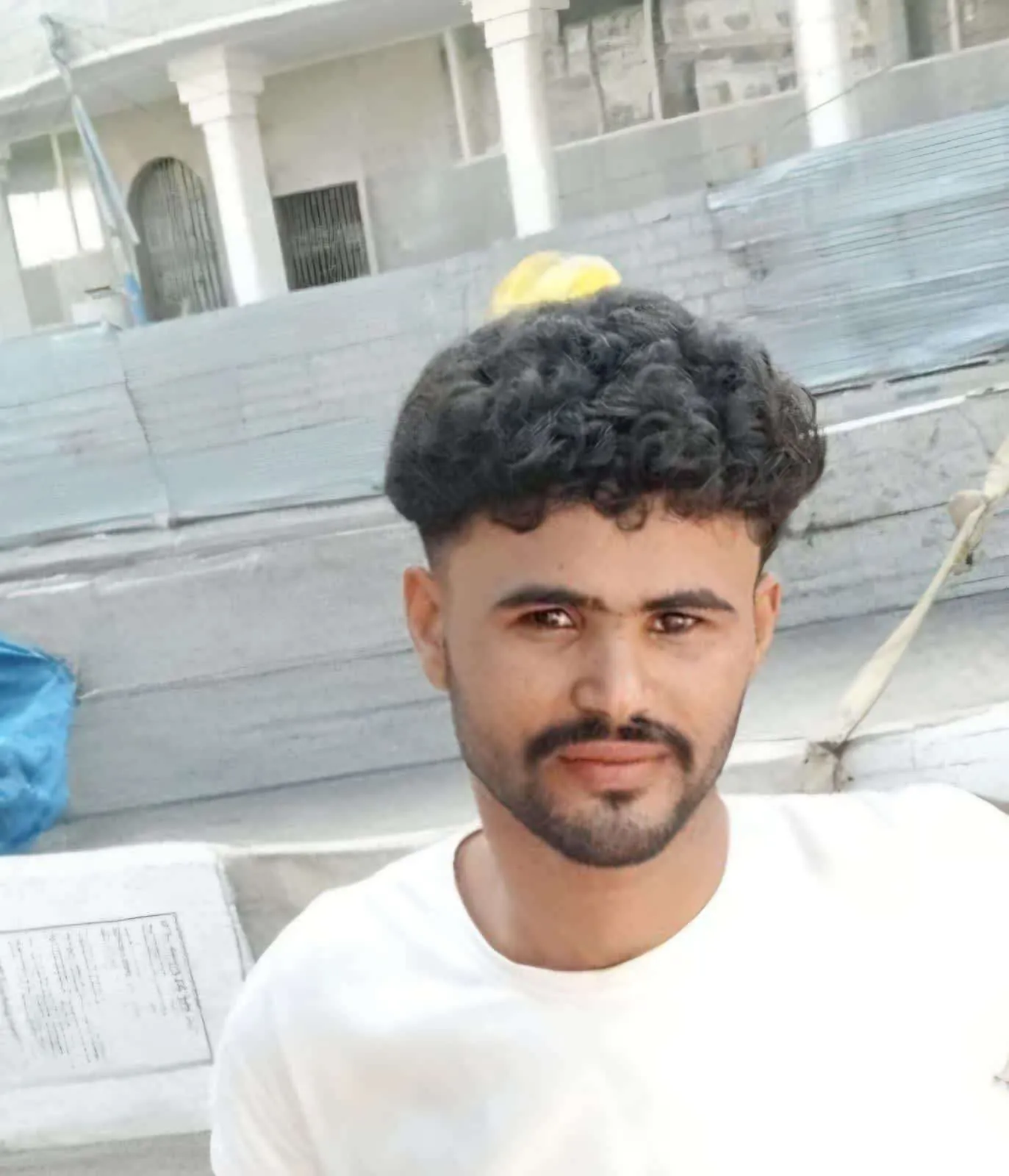 مصدر امني يكشف تفاصيل حادثة قيام شاب باحراق صديقه بعدن
