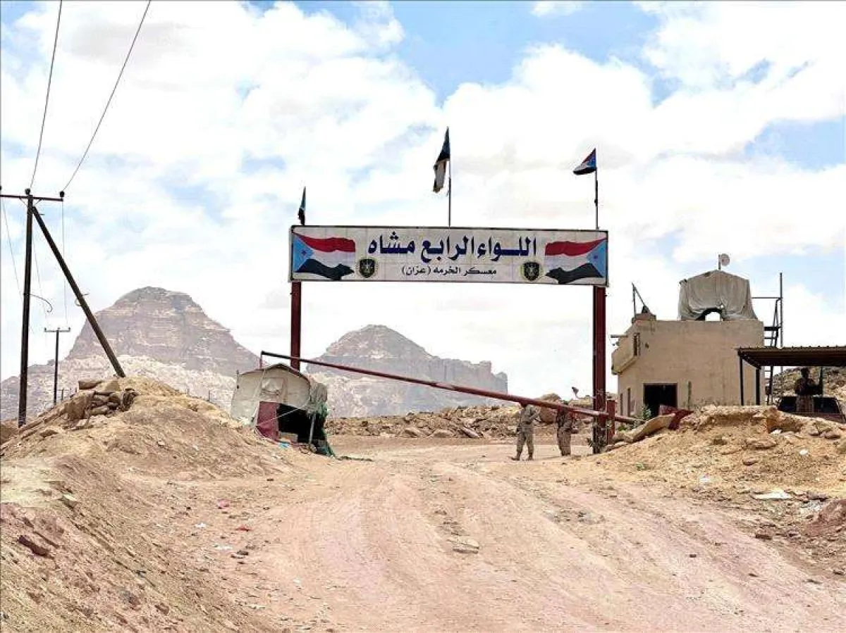 تعرف المسؤول البارز الذي تحرك للسيطرة على الوضع في شبوة عقب إنسحاب المفاجئ للقوات العسكرية
