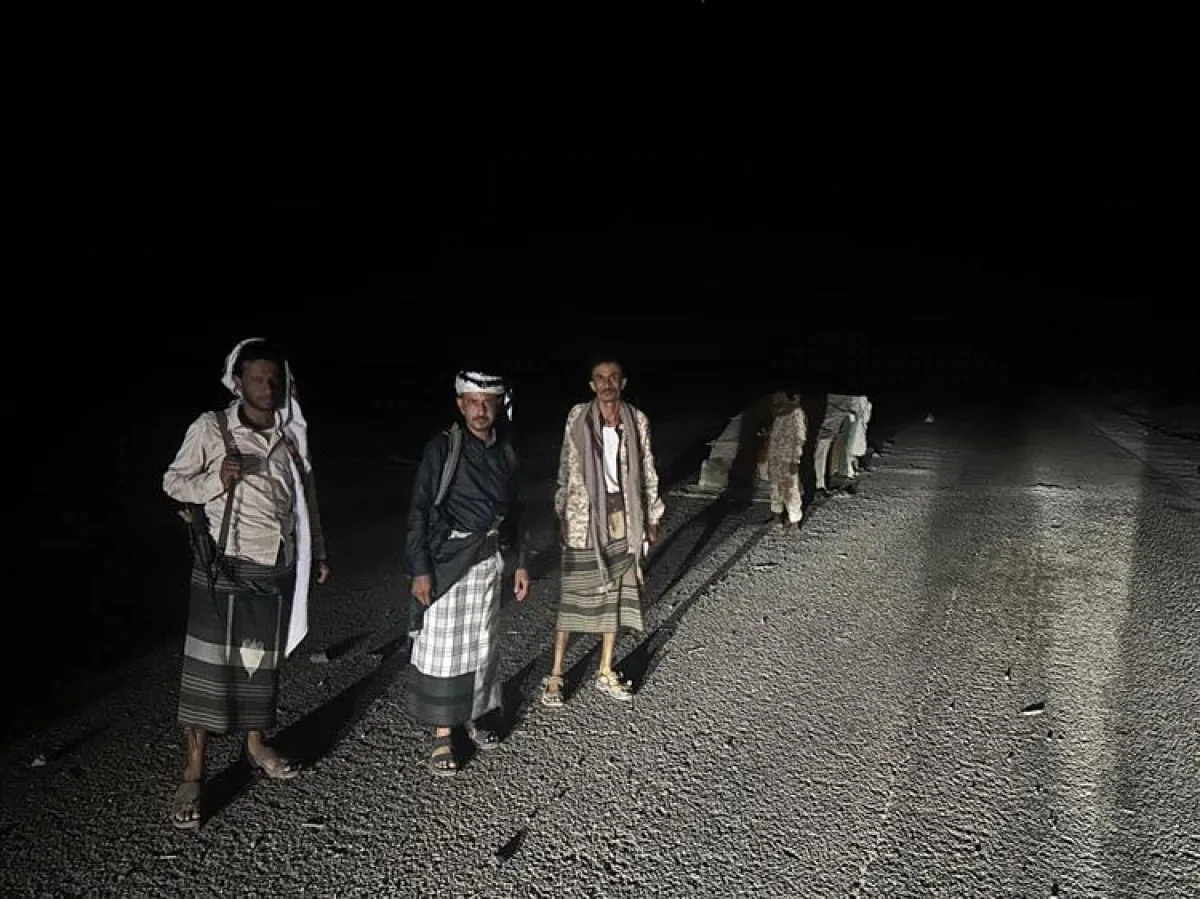 عقب حادث مروري بإحدى نقاطه العسكرية.. العميد أحمد منصور المرقشي يطمئن على صحة جنوده ويتفقد نقاط الخبر