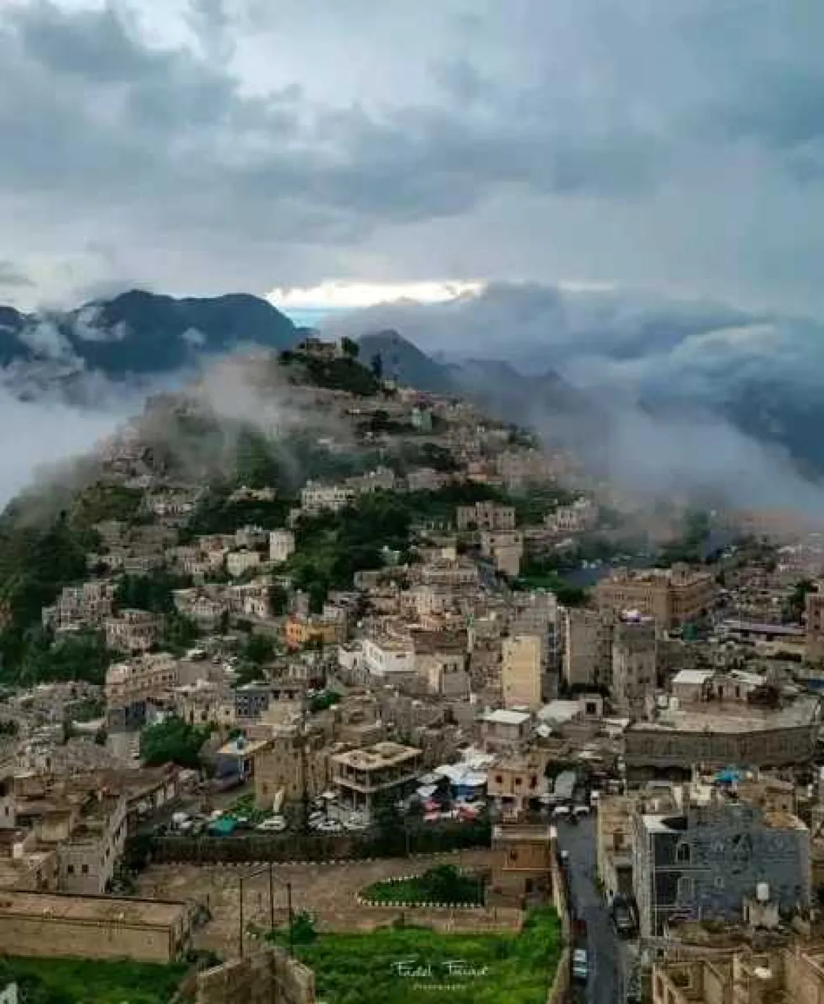 الحوثيون يواصلون نهب أراضي المواطنين وبيعها لصالح قيادات الجماعة ومستثمرين