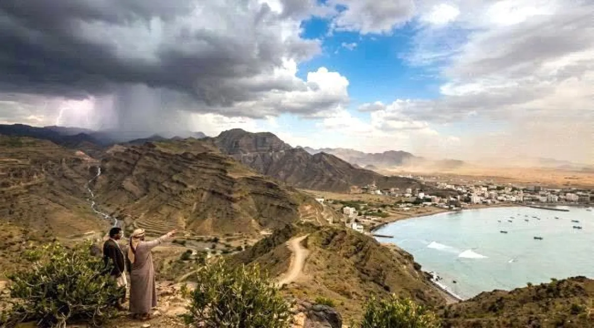 توقعات الطقس نهاراً وليلاً بالسواحل والصحاري والمرتفعات الجبلية في اليمن