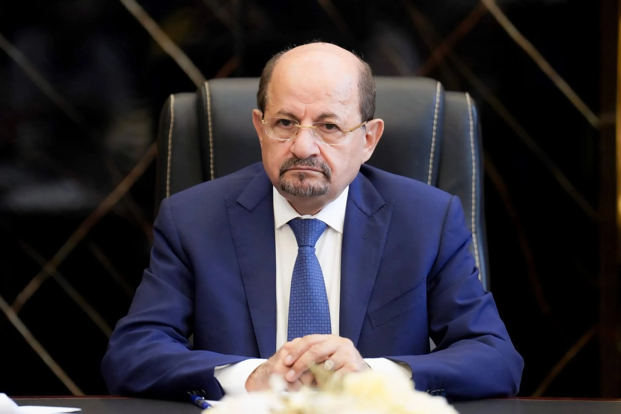 رئيس الحكومة اليمنية: اغتيال وسام قائد اعتداء سافر على مؤسسات الدولة ولن تمر دون عقاب
