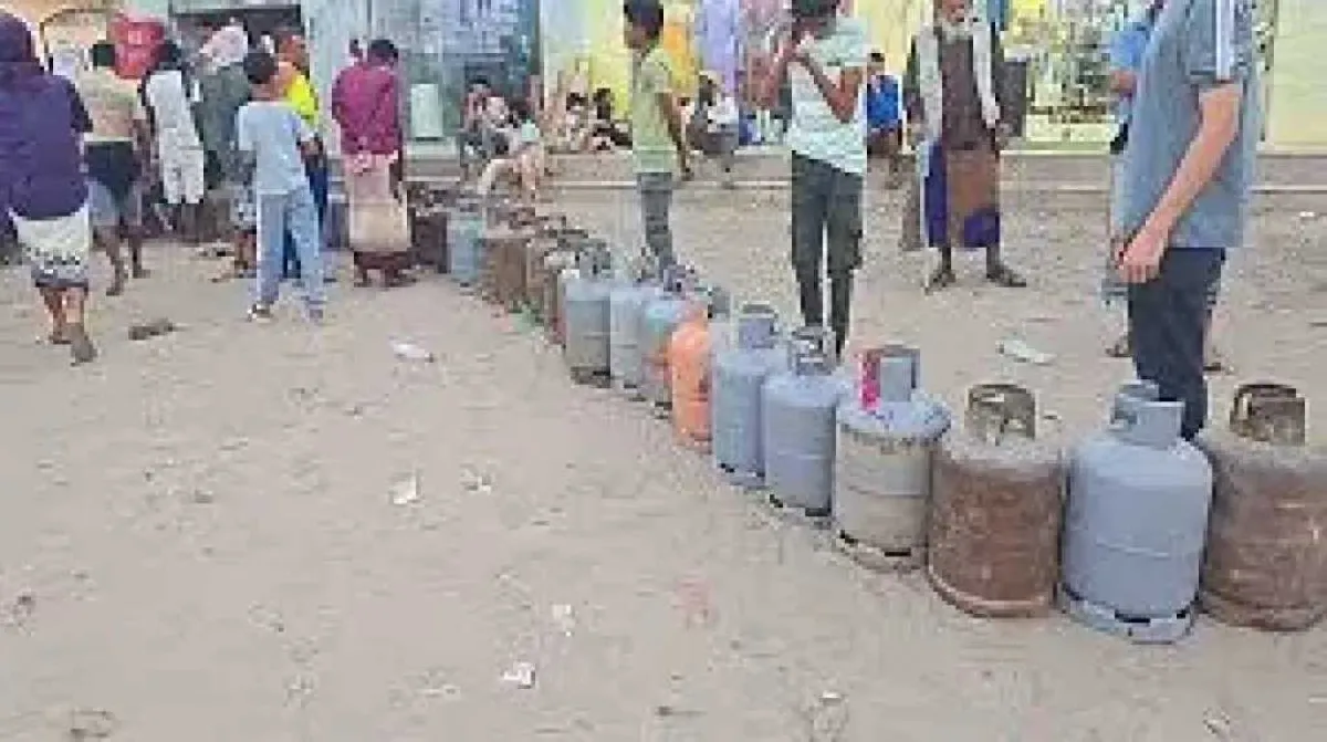 غاز تعز.. حكاية نهب منظّم تبدأ من مأرب وتنتهي بـ”الحطب” في بيوت التعزيين
