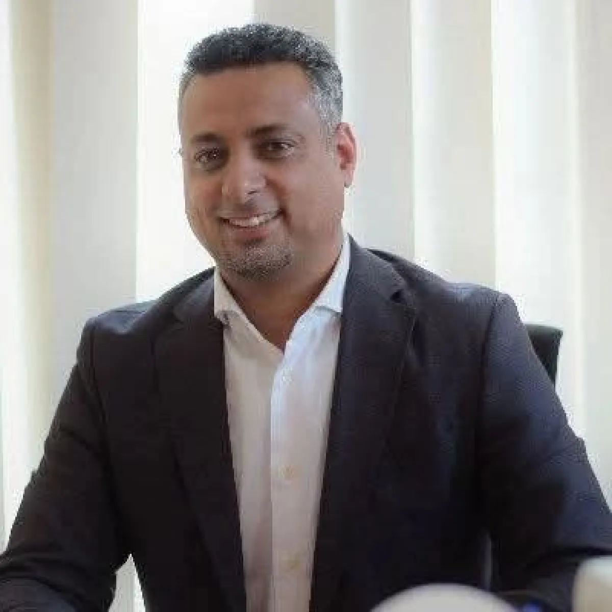 تفاصيل جديدة في قضية اغتيال وسام قائد في عدن .. لم يكتفوا بتصفيته بل نهبوا سيارته !