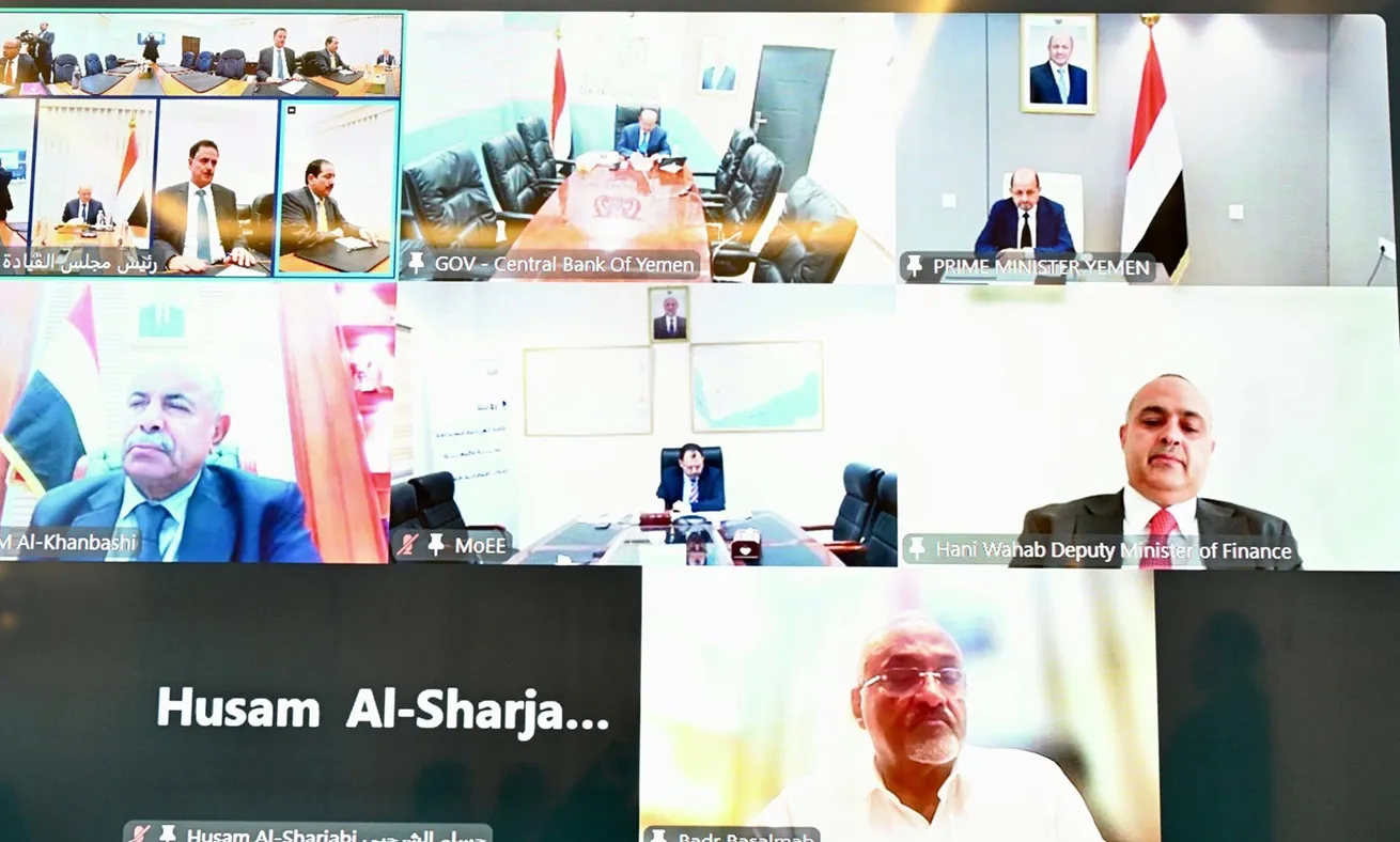 رئيس مجلس القيادة اليمني يترأس اجتماعًا حكوميًا مصغرًا ويؤكد ملاحقة قتلة وسام قائد ومواصلة الإصلاحات الاقتصادية