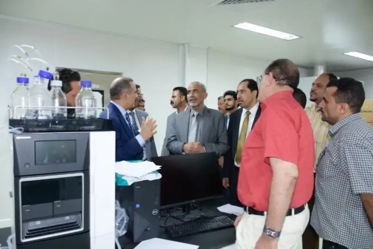 عضو مجلس القيادة الصبيحي يطلع على خطط وزارة الصحة ويتفقد سير العمل في الهيئة العليا للأدوية