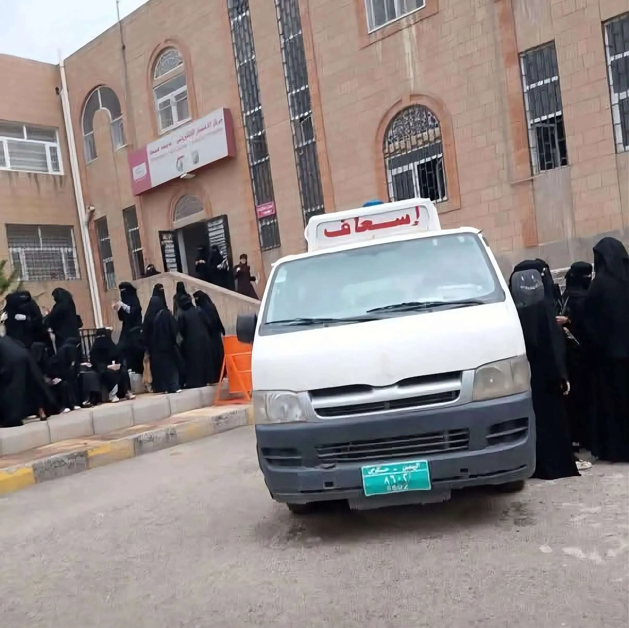 وفاة طالبة بكلية الطب في جامعة صنعاء إثر أزمة قلبية خلال الامتحان  