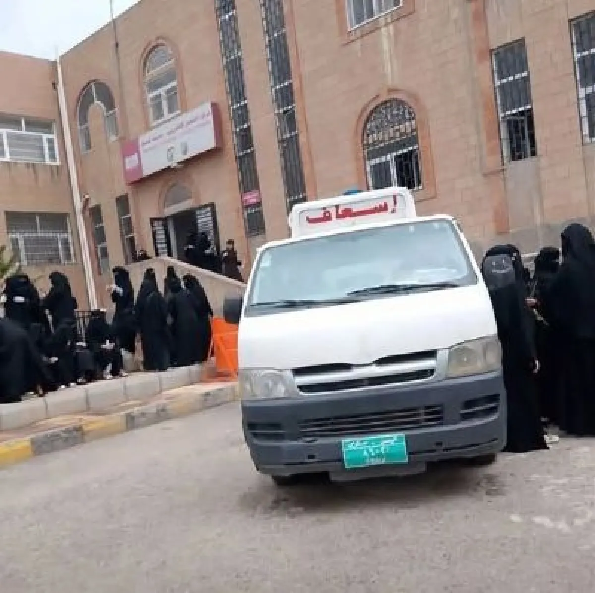 ذبحة صدرية تنهي حياة طالبة بكلية الطب في جامعة صنعاء داخل قاعة الدراسة 